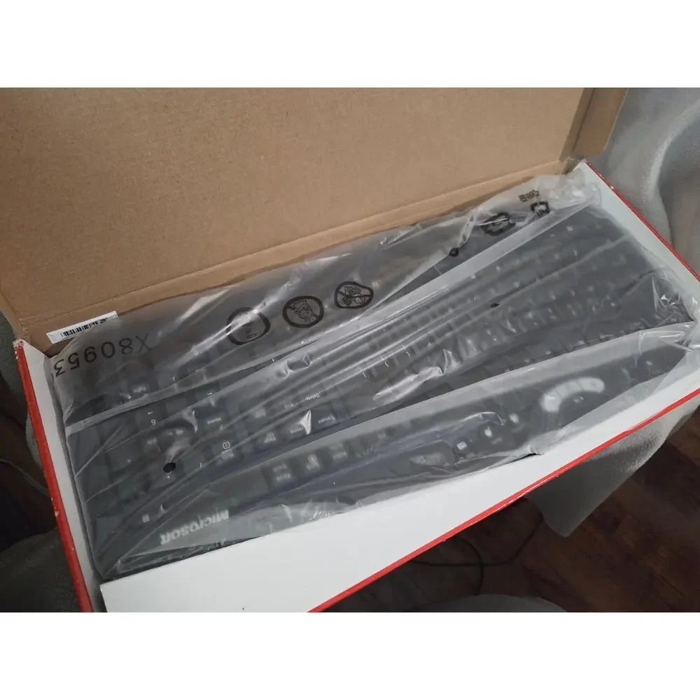 SEALED Microsoft Comfort Curve 2000 Keyboard Wired USB Ergonomic Compact Design